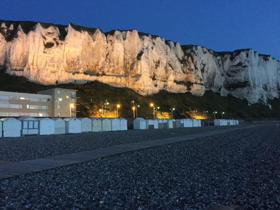 Les Locations Isahora: Studio près du Château d'Eu et des Falaises Eu (Seine-Maritime) Exterior photo